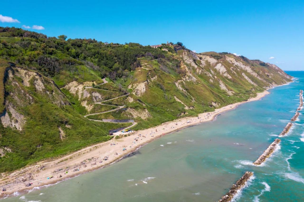Il Mare In Collina - Le Ortensie Di Liliana Fiorenzuola di Focara Zewnętrze zdjęcie